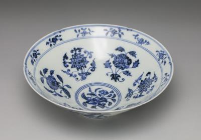 图片[2]-Lobe-rimmed bowl with floral design in underglaze blue, Ming dynasty, Xuande reign (1423-1435)-China Archive